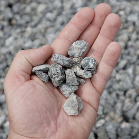 Edelsplitt / Kieselsteine für Garten - Grauer Gabbro Splitt